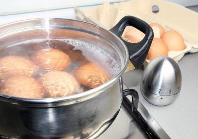 水煮鸡蛋一般煮几分钟（水煮鸡蛋一般煮几分钟冷水下锅）