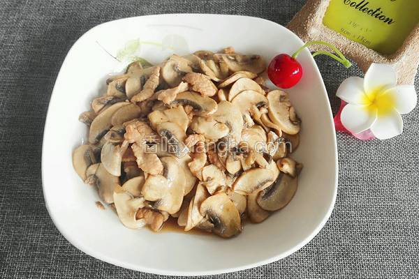 炒口蘑的做法（鸡胸肉炒口蘑的做法）,炒口蘑的做法（鸡胸肉炒口蘑的做法）,第2张
